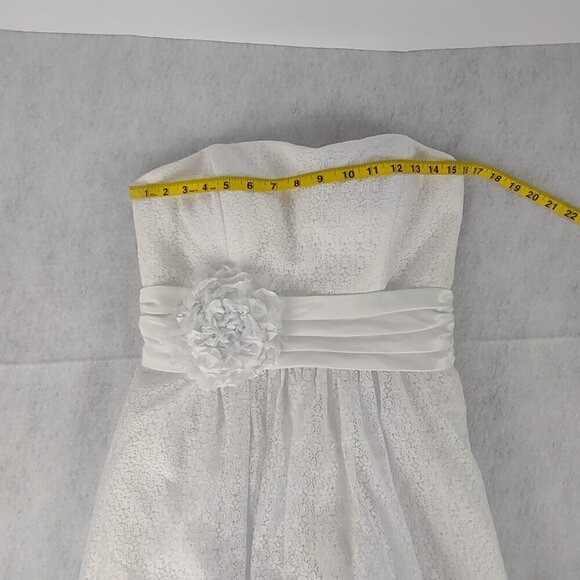David's Bridal Galina Short and Strapless Bubble Hem White Formal Dress Size 10 - Picture 8 of 11